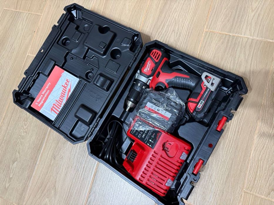 Акумуляторний шурупокрут Milwaukee M18