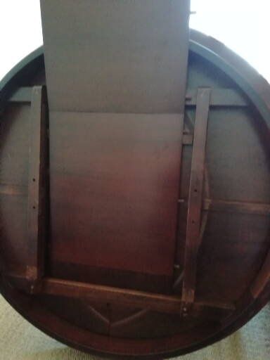 Mesa de  jantar, madeira mogno maciço,ótimo estado,muito bonita