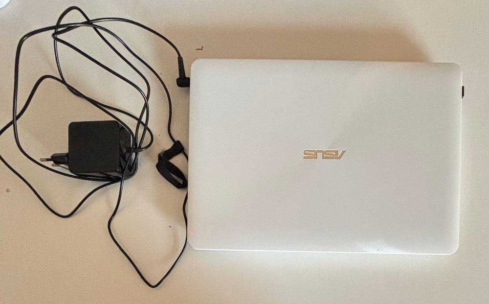 Ноутбук ASUS белый