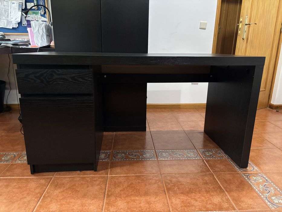 Secretária preta gama MALM IKEA