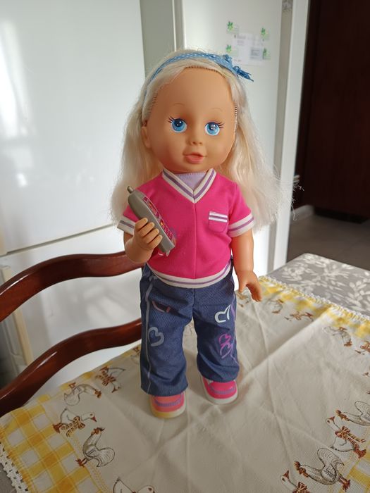 Boneca com 40 cm