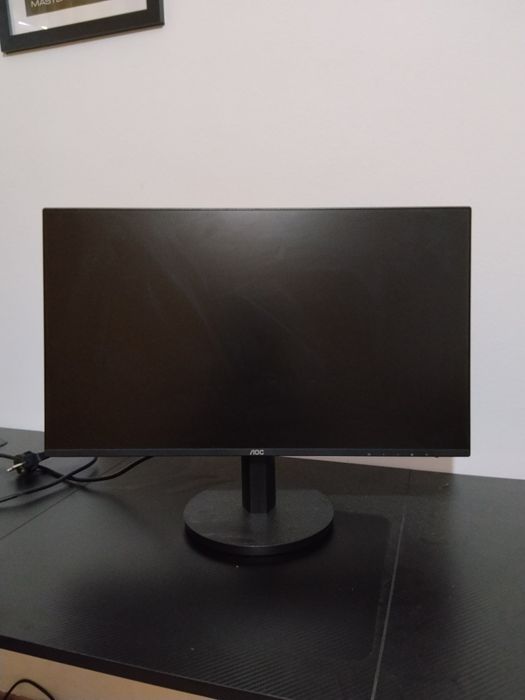 Monitor preto impecável