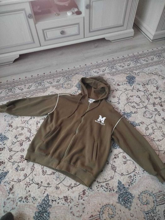 Костюм спортивний Nike. Та дві кофти.