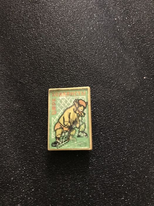 Przypinka do ubrania, plecaka, Hokeista z PRL