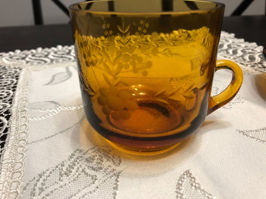 Szklany dzbanek ze szklaneczkami
