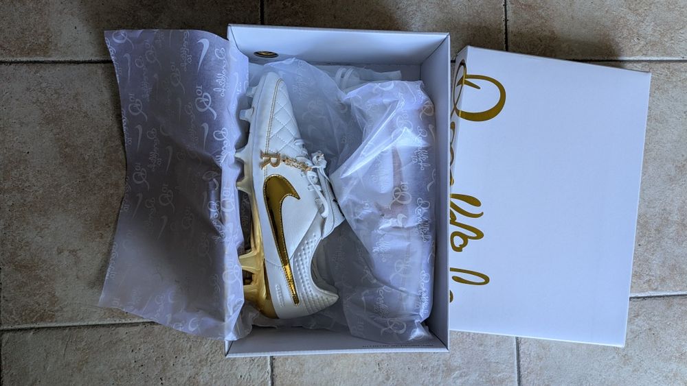 Nike Tiempo Legend Ronaldinho Touch of Gold Chuteiras 44