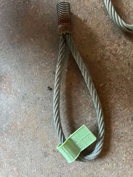 Гаки, завіси металічні