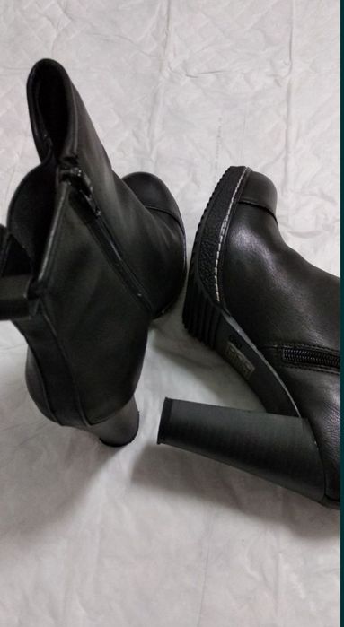 Botas para senhora, como novas.