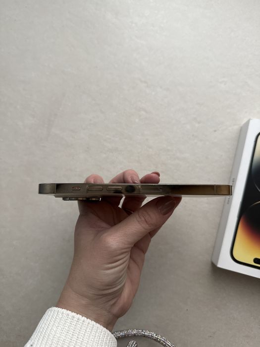 Iphone 14 pro dourado