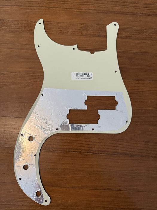 Pickguard oficial Fender Precision Bass 3 play, 13 holes