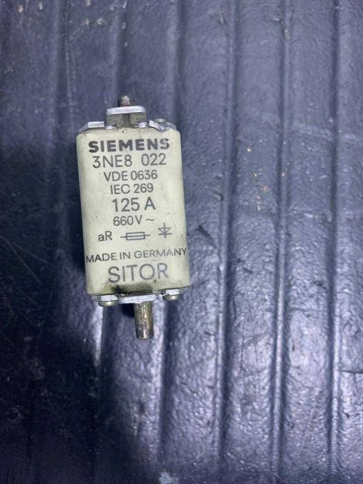 Fuses of Various Ratings64740388182274121