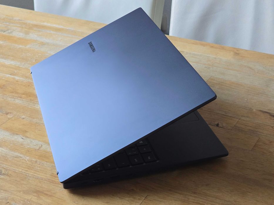 Samsung Galaxy Book3, Intel Core i3-1315U. 15.6 Full HD. 2023