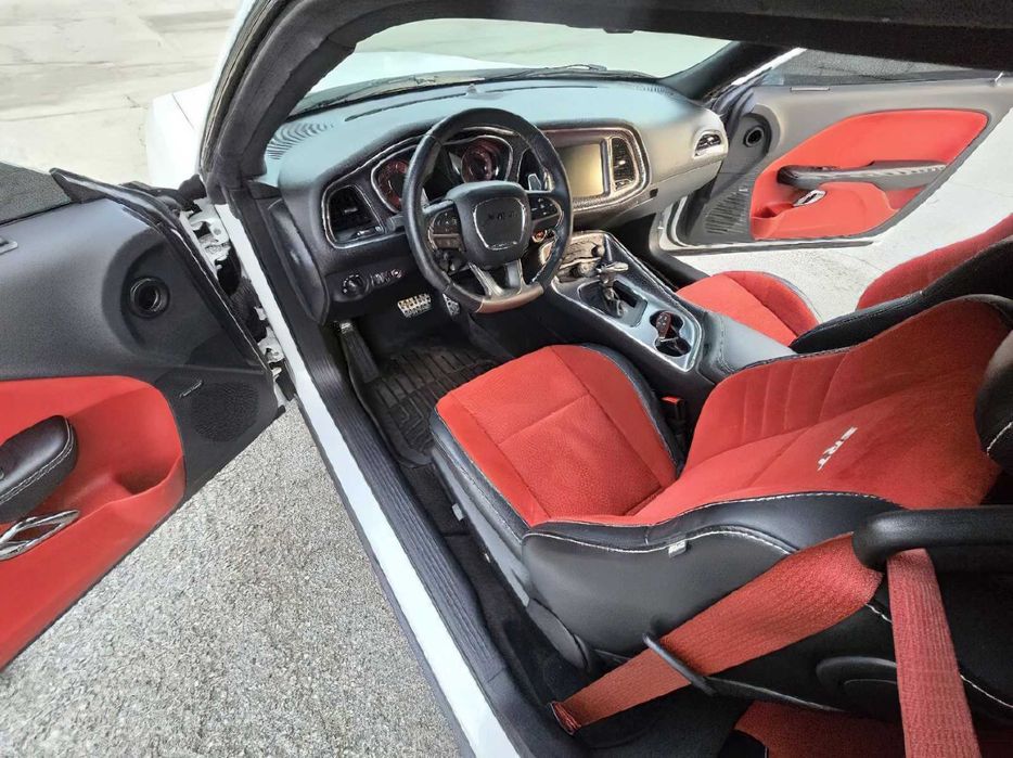 Dodge Challenger SRT Hellcat      2017