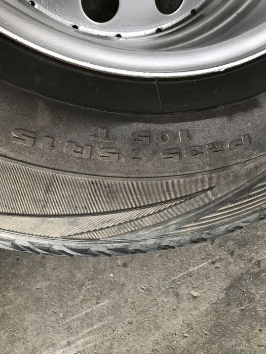 2 jantes ferro/pneus - 235/70 R15 (6 furos)