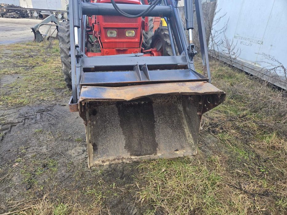 Ciągnik rolniczy Renault z turem