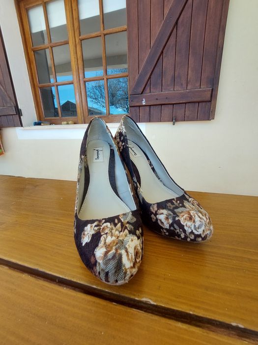 Sapatos salto alto elegante