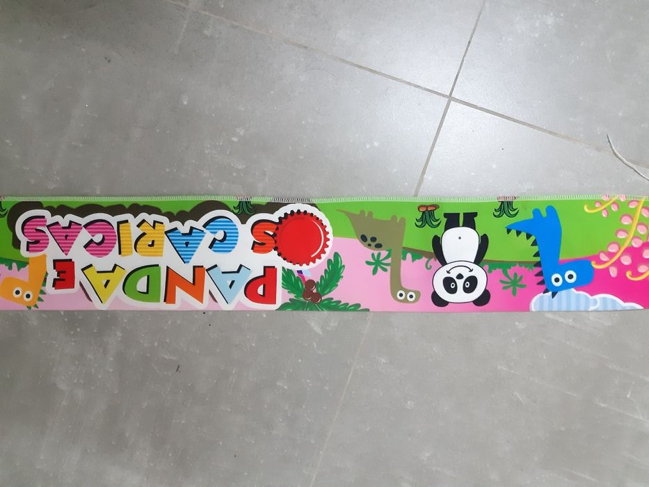 Luvas  novas dos 4 aos 6 anos e cachecol panda e os caricas