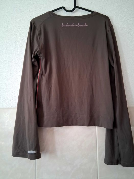 Macacão Denim Co.,com blusa Usa Pro e camisola Lefties.