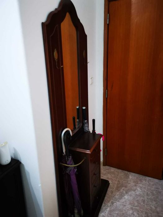 Bengaleiro com espelho.