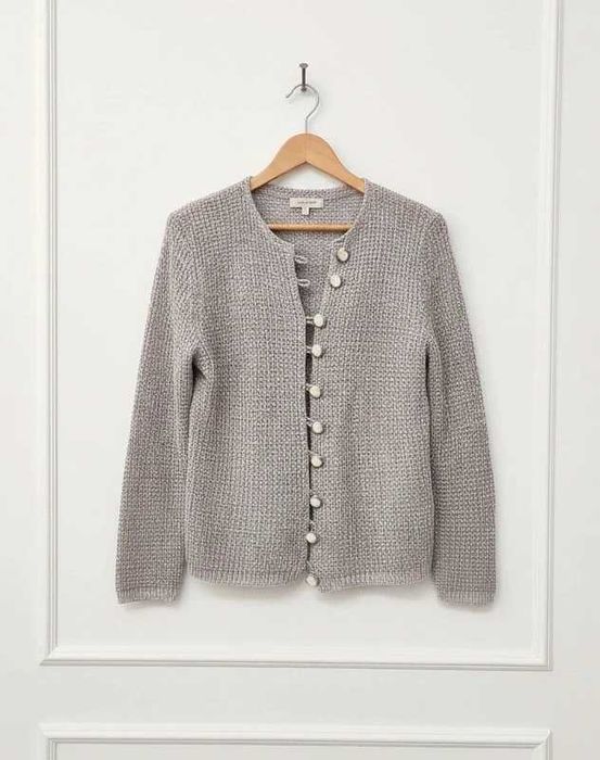 Szary kardigan z ozdobnymi guzikami i okrągłym dekoltem wiosennyS 36