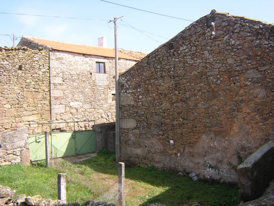 Terreno com casa rustica (projeto turismo rural)