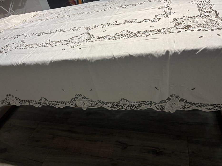 Toalha de mesa em linho com bordado manual e 12 guardanapos