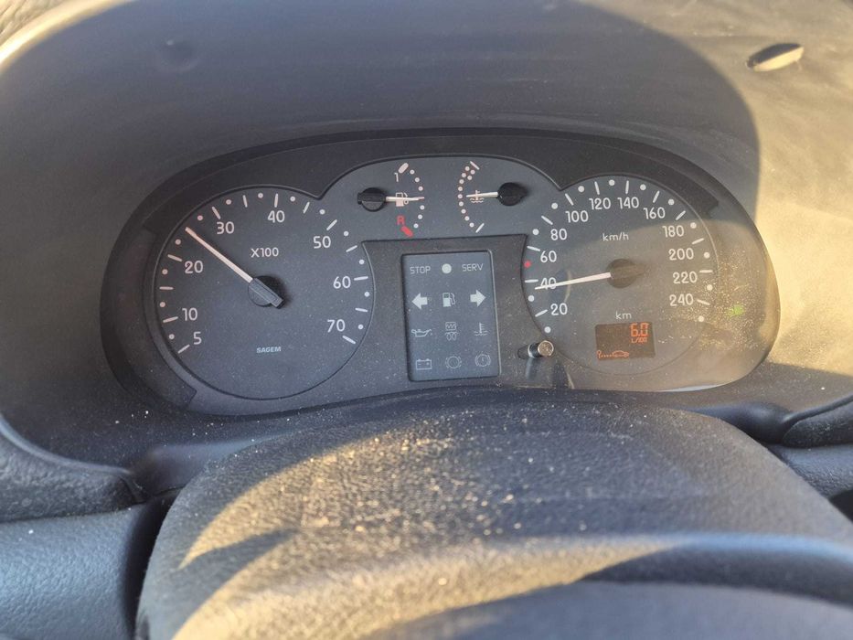 Renault Clio 1.2 RXE ano 2000