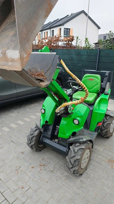 Miniładowarka AVANT 225