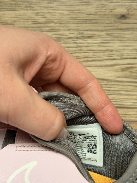 Кросівки для дівчинки nike