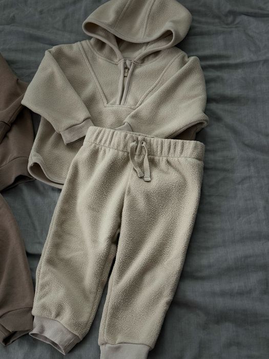 Костюми 80-86см бежевий та коричневий