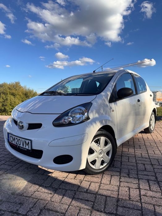 TOYOTA AYGO - 2011 - Gasolina — photo 3