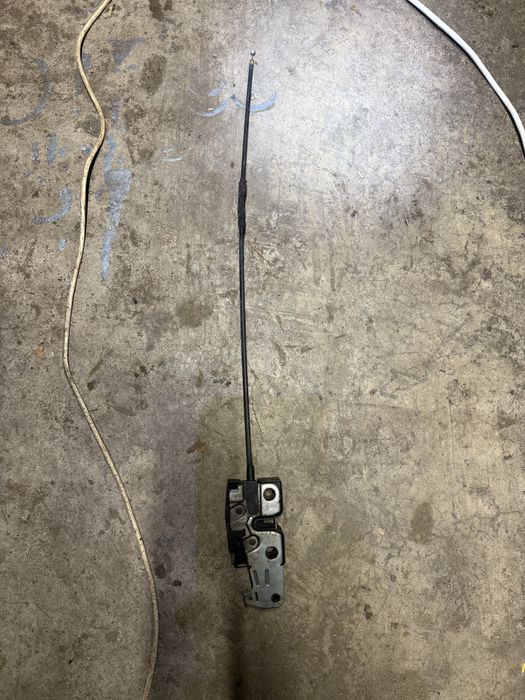 Замок капопота пасат б6