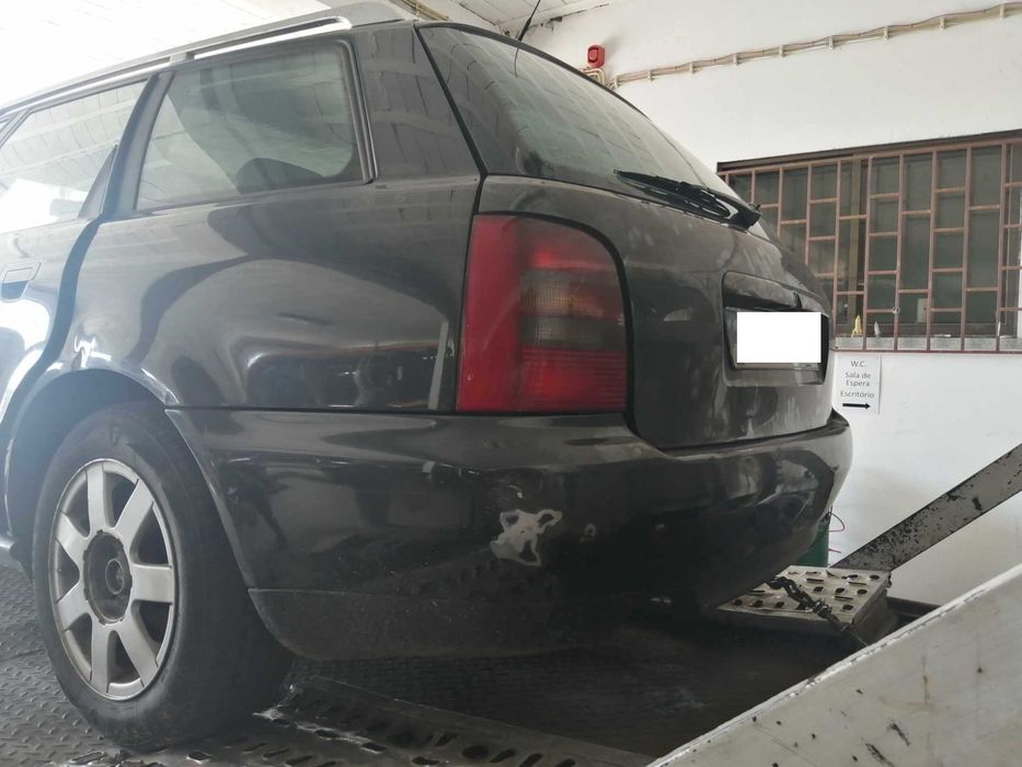 Para peças Audi A4 B5 8D5 Avant 1.9 TDI 110 CV  Ano 1996
