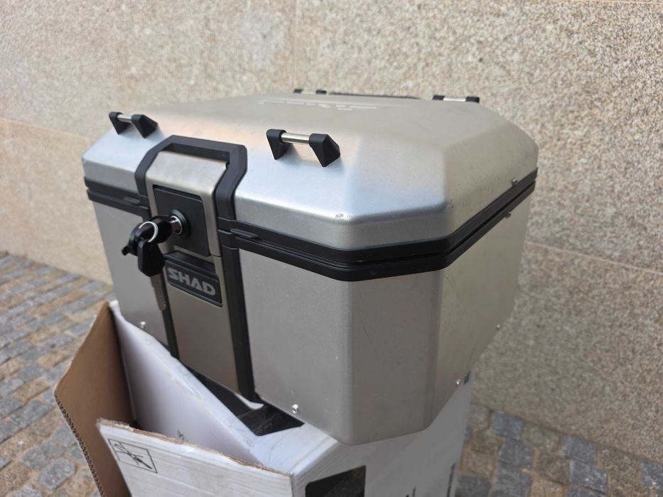 Baú Top case SHAD Terra TR48 alumínio 48L + encosto passageiro