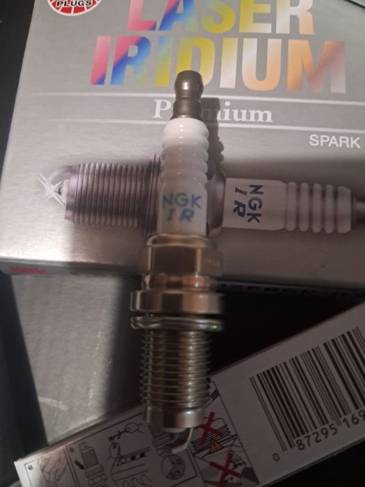 NGK иридиевые свечи 6994
