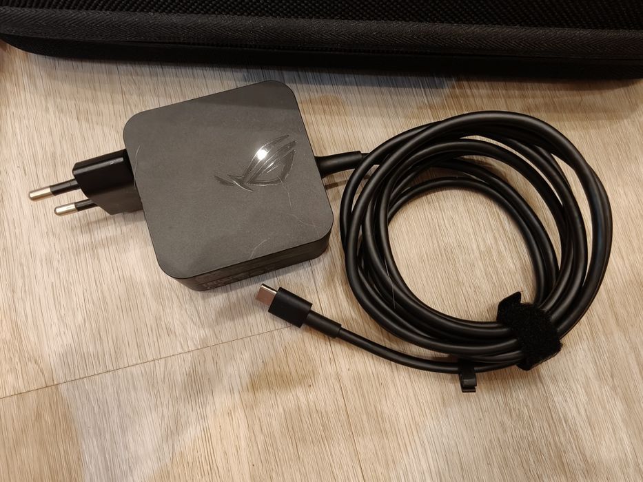 ROG Ally Z1 Extreme Dock Mala Película Caixa