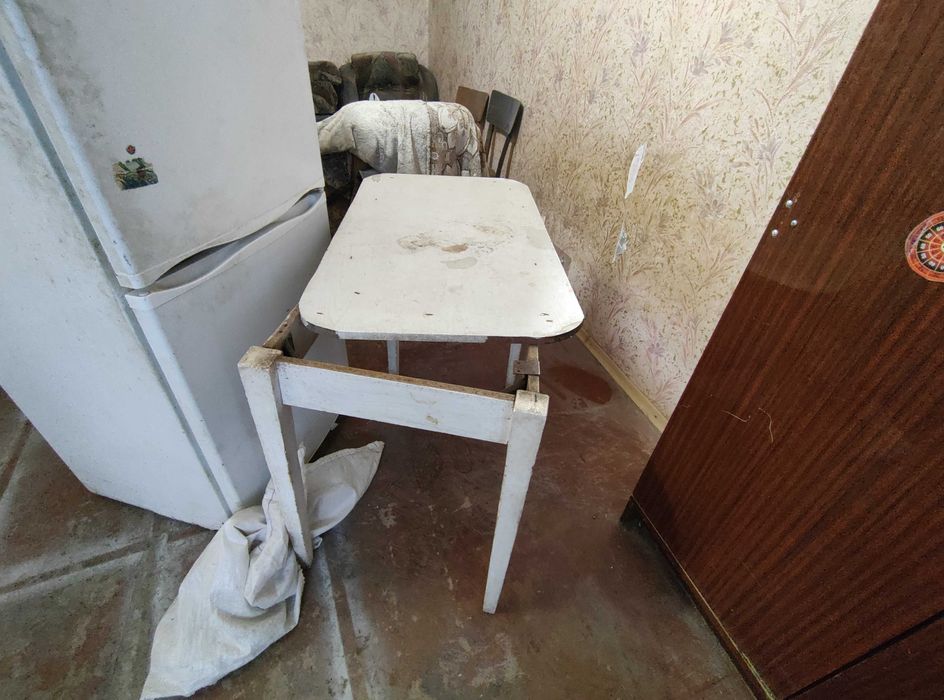 Отдам старую мебель