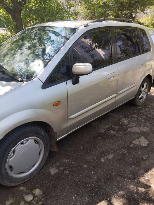 Автомобіль Mazda Premacy