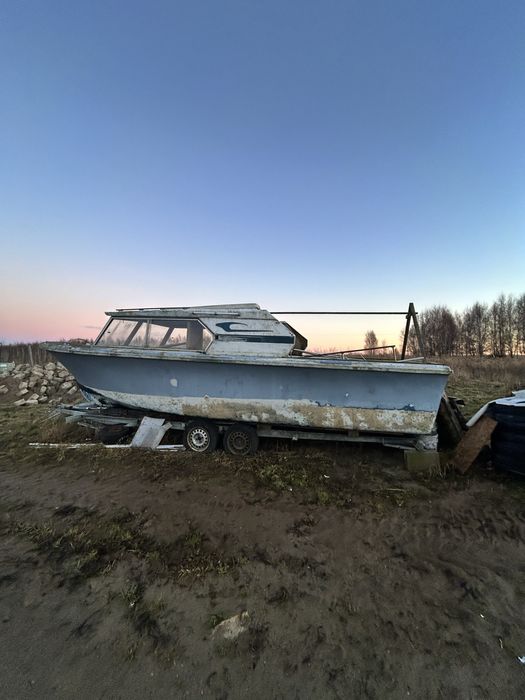 Łódź motorowa 8m do remontu