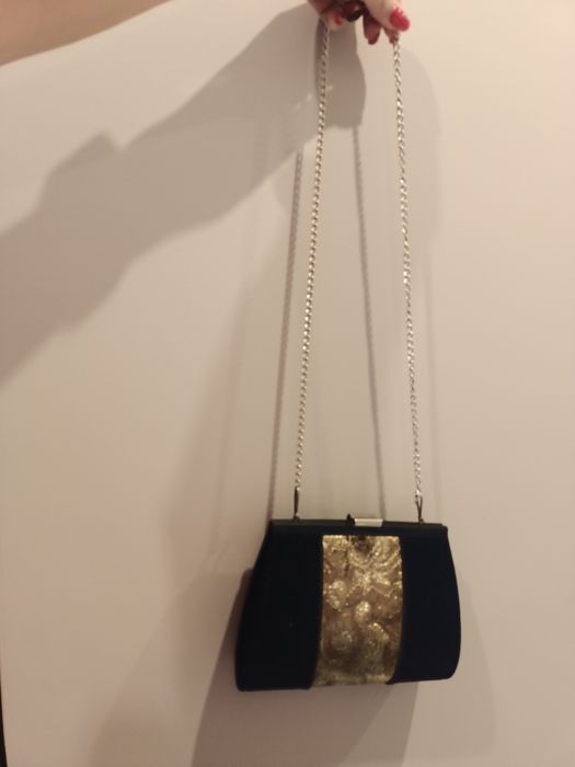 Torebka z widocznymi śladami uzytkowania