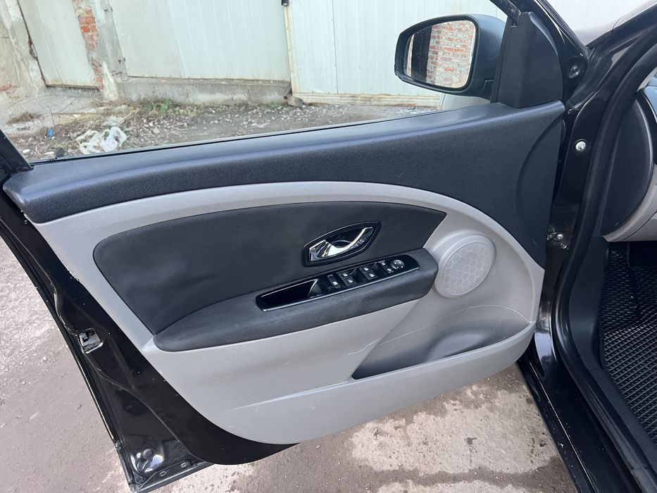 Renault Fluence 2012р 1.6 газ/бензин