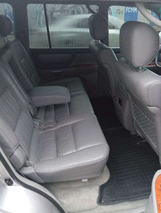 Toyota Land Cruiser 100