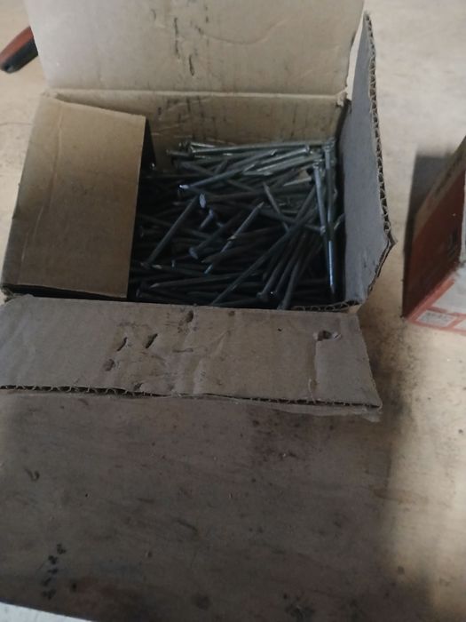 Uchwytu do belek i gwozdzie sruby