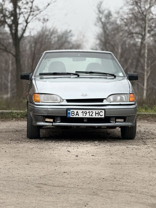 Велике прохання телефонуйте тільки після 14:00 в любий день 

Продам ВАЗ 2114, 2007 року випуску.
Авто кожен день на ходу. Мотор працює рівно, по двигуну та коробці передач зауважень немає — масло не їсть, сторонніх шумів немає. Автомобіль на бензині, газ ніколи не встановлювався.

Є комплект зимової резини 8мм протектор.
Страхування до травня місяця наступного року. 
Стоять нові якісні LED лампи ближнього та дальнього світла то встановленні нові денні ходові вогні. 

Документи в повному порядку, будь-який вид переоформлення.

Телефонуйте, відповім на всі питання та покажу авто в зручний для вас час.
Можливий обмін на авто з моєю та вашою доплатою