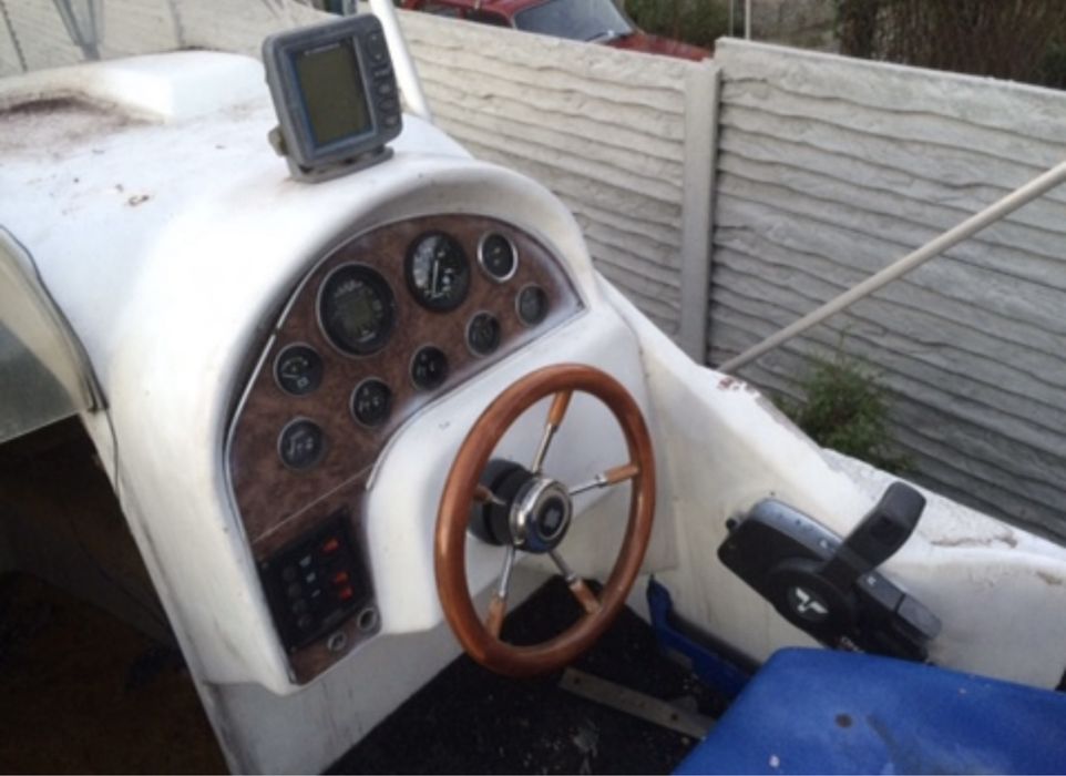 Катер Ритм с двиготелем Тайхатсу 120 к.с