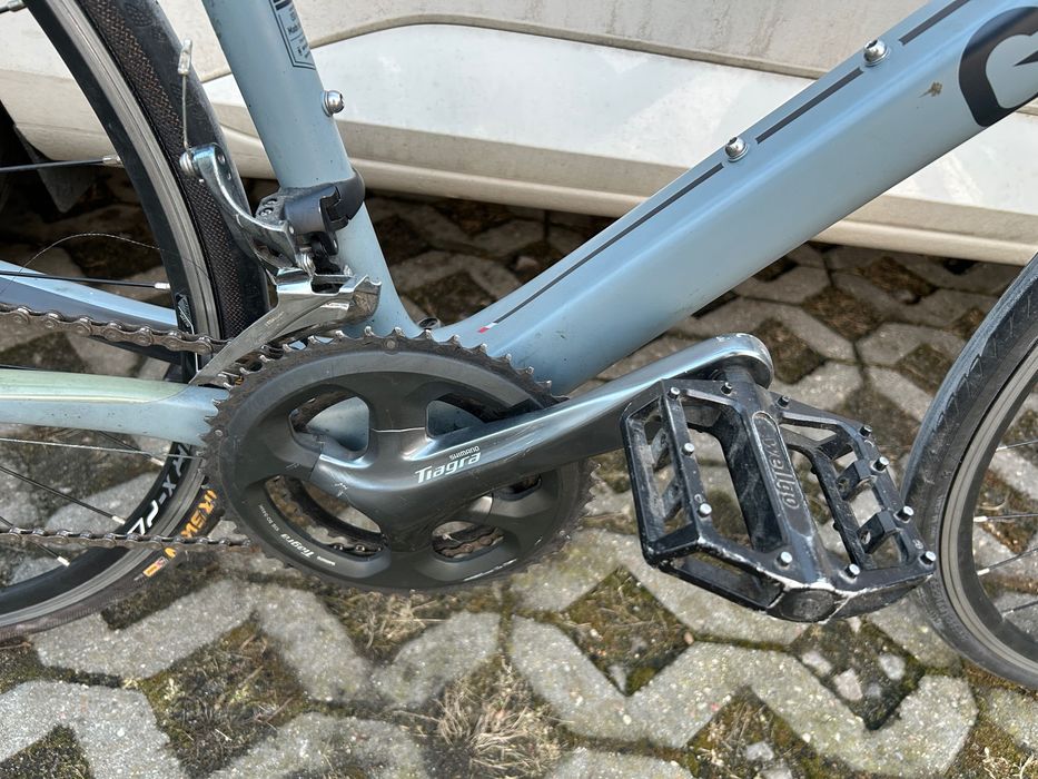 Rower szosowy kolarzówka gravel Genesis Carbon tiagra