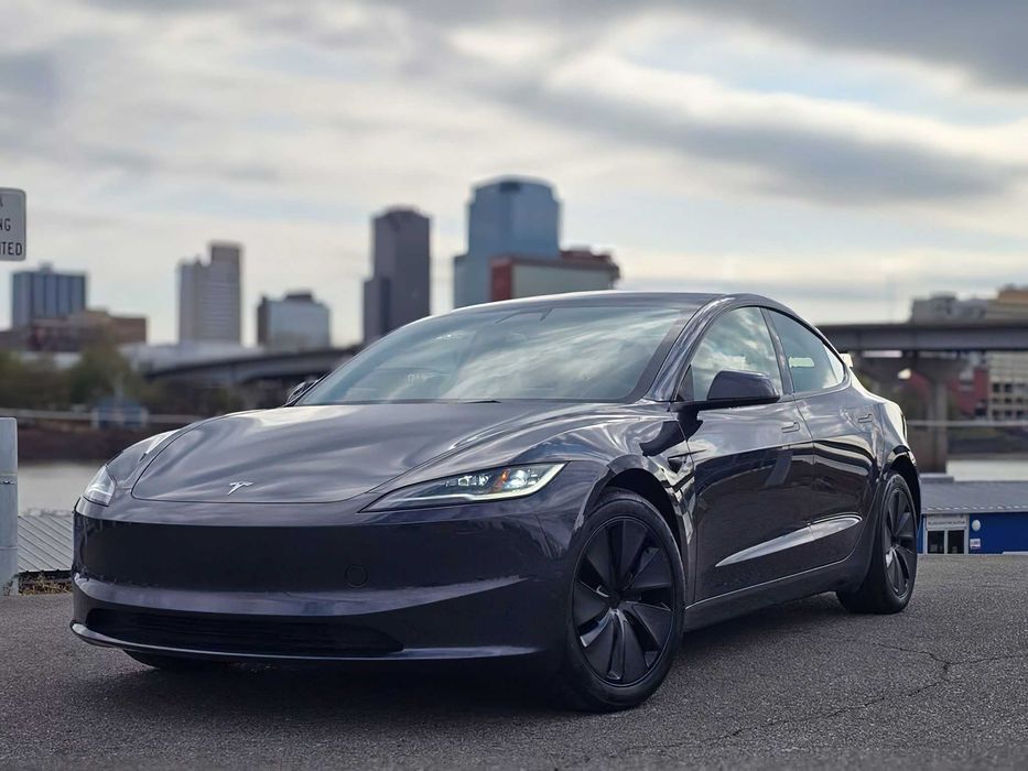 Tesla Model 3 Long Range      2025
