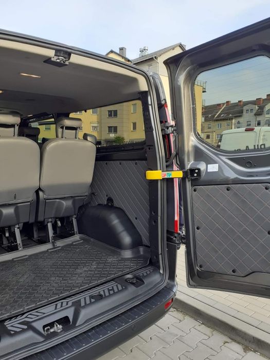 Wynajem busa osobowego-wypożyczalnia busów Fordy Custom 8-9 os