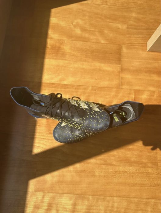 Chuteira de Futebol - Adidas Predator
