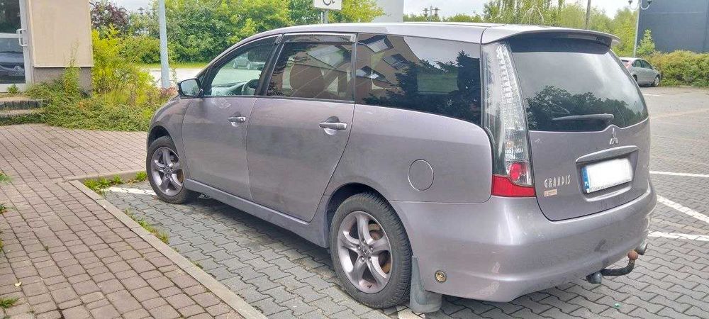 Sprzedam samochód Mitsubishi Grandis 6 osoby